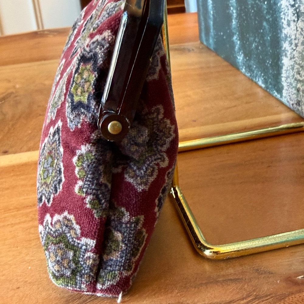 Vintage Floral Tapestry Italian Coin Purse w/Kiss-Lock Clasp - Picture 3 of 10